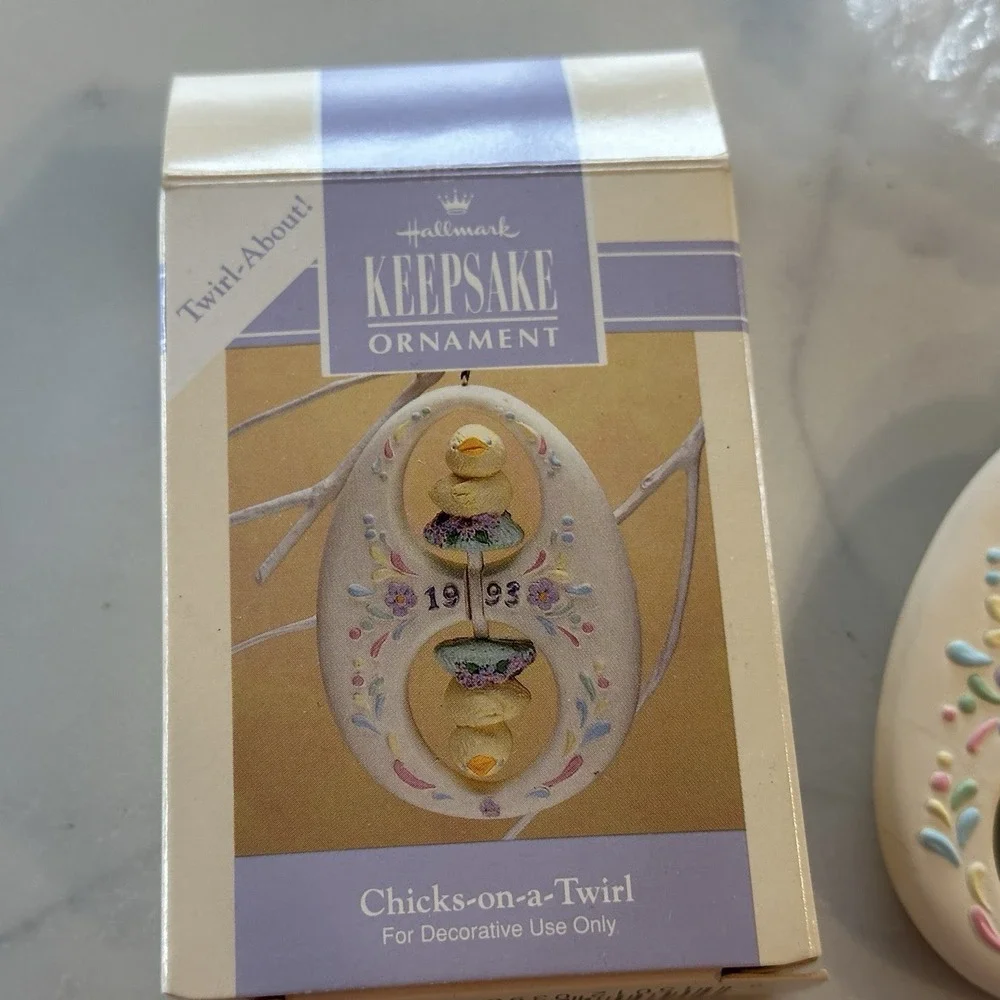 VTG Hallmark Keepsake Easter Ornament 1993 Chicks on a Twirl w/ Box Christmas
